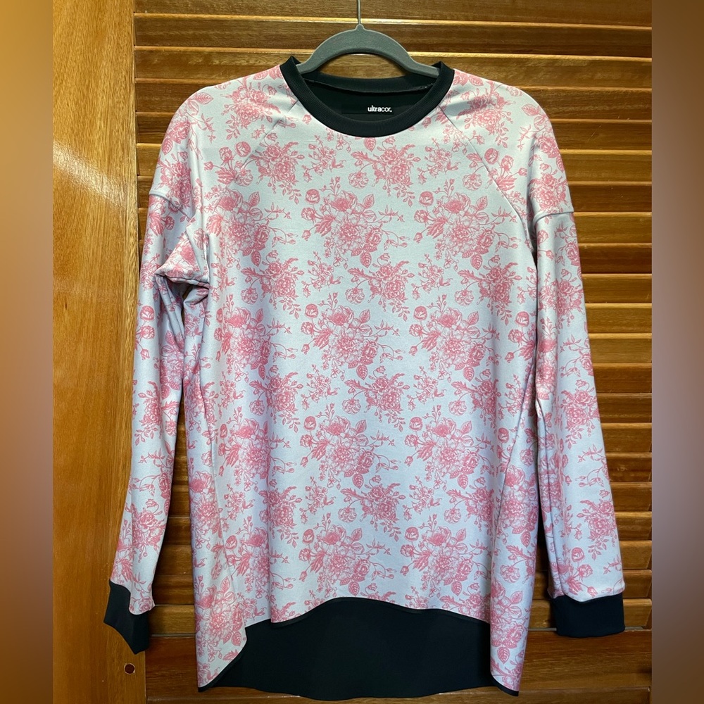 High low hem,  long sleeve Ultracor